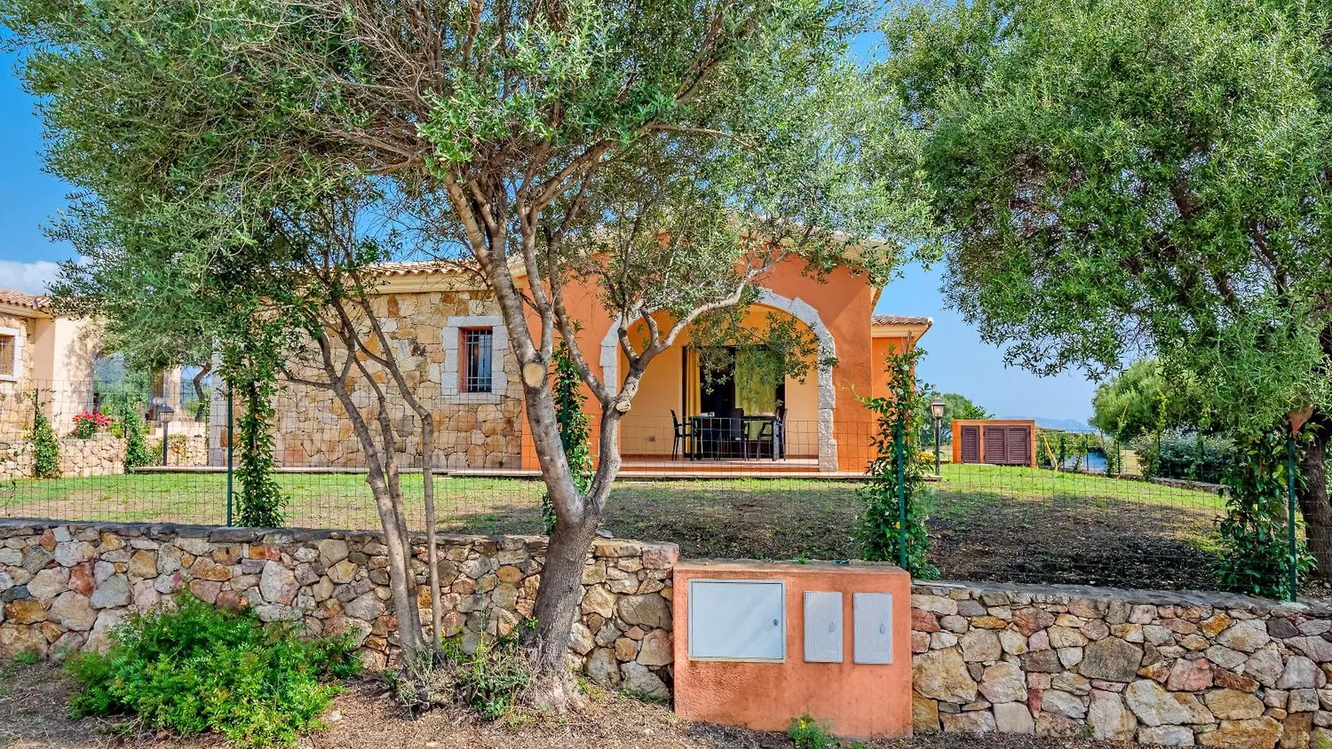 Villa Edo San Teodoro  Italy